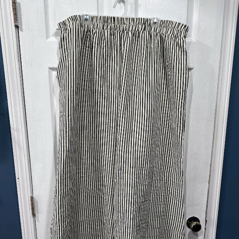 High-Waisted Wide-Leg Black & White Stripe Pants